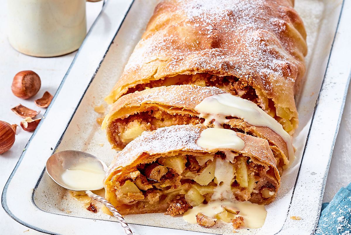 Apfelstrudel bánh táo - mùa thu áo.jpeg